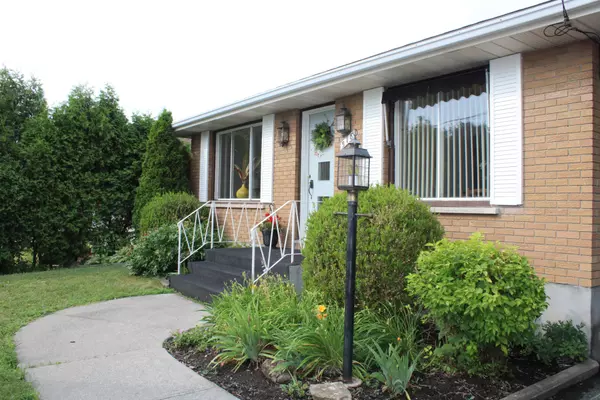 Cornwall, ON K6H 5N2,518 Blossom Park DR