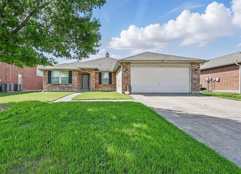2011 Kalgary Lane, Grand Prairie, TX 75052