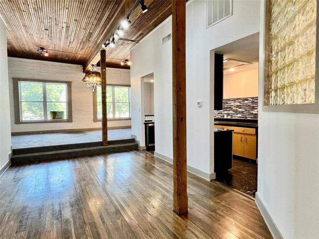 Denton, TX 76201,117 A N Elm Street