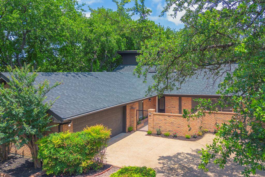 62 Legend Road, Benbrook, TX 76132
