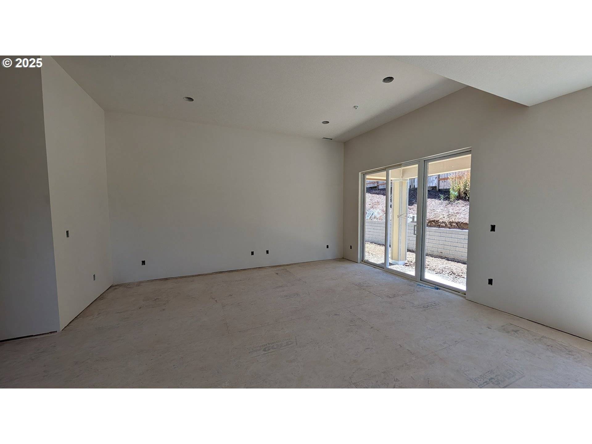 Newberg, OR 97132,996 E RORK CT