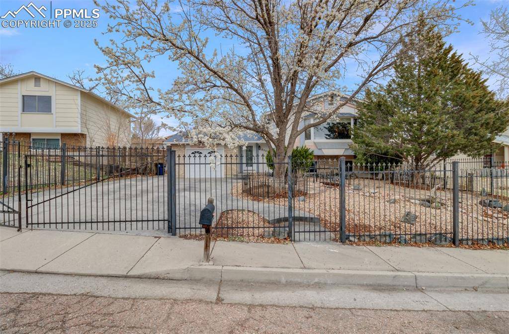6920 Blue River WAY, Colorado Springs, CO 80911