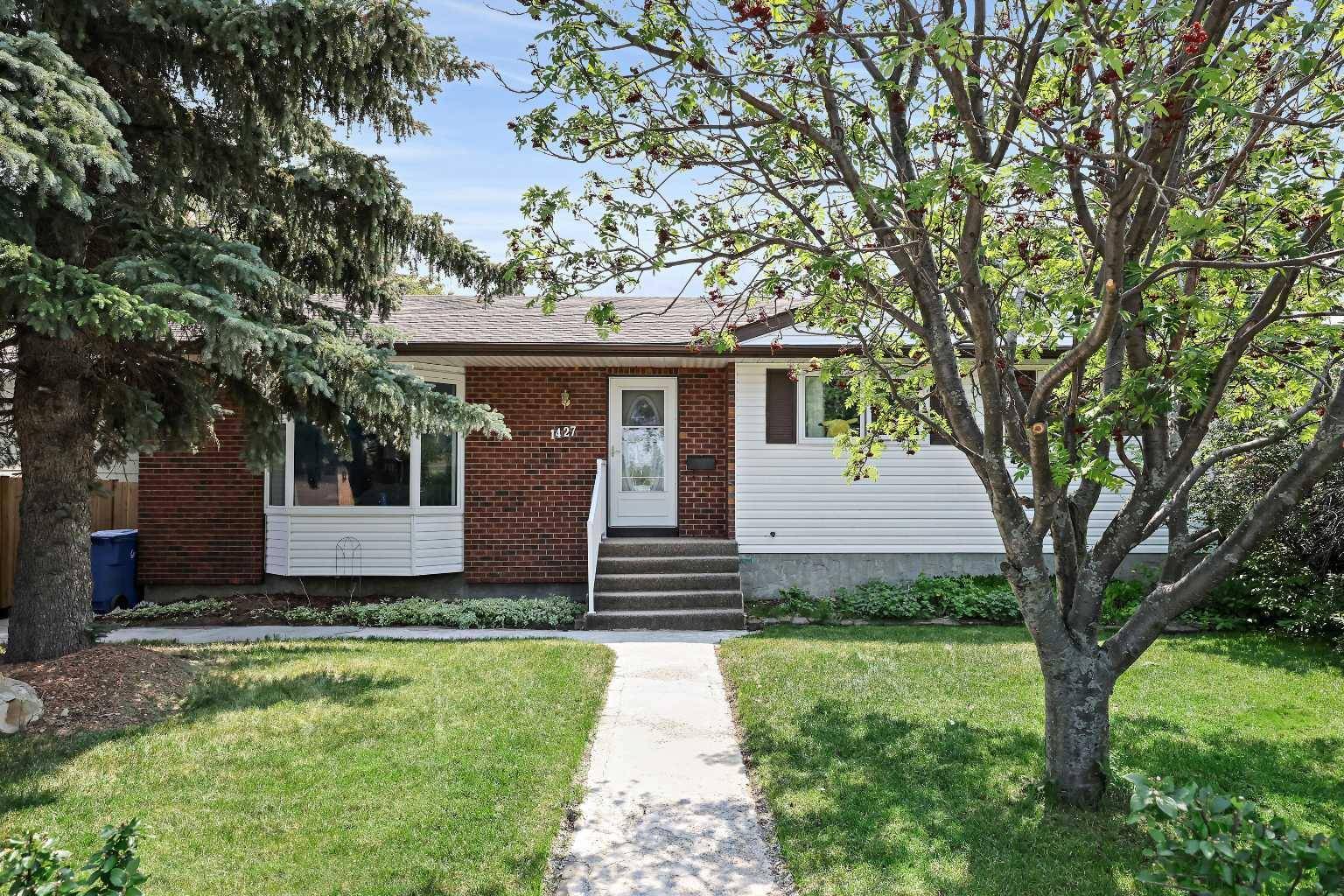 1427 McCrimmon DR, Carstairs, AB T0M 0N0
