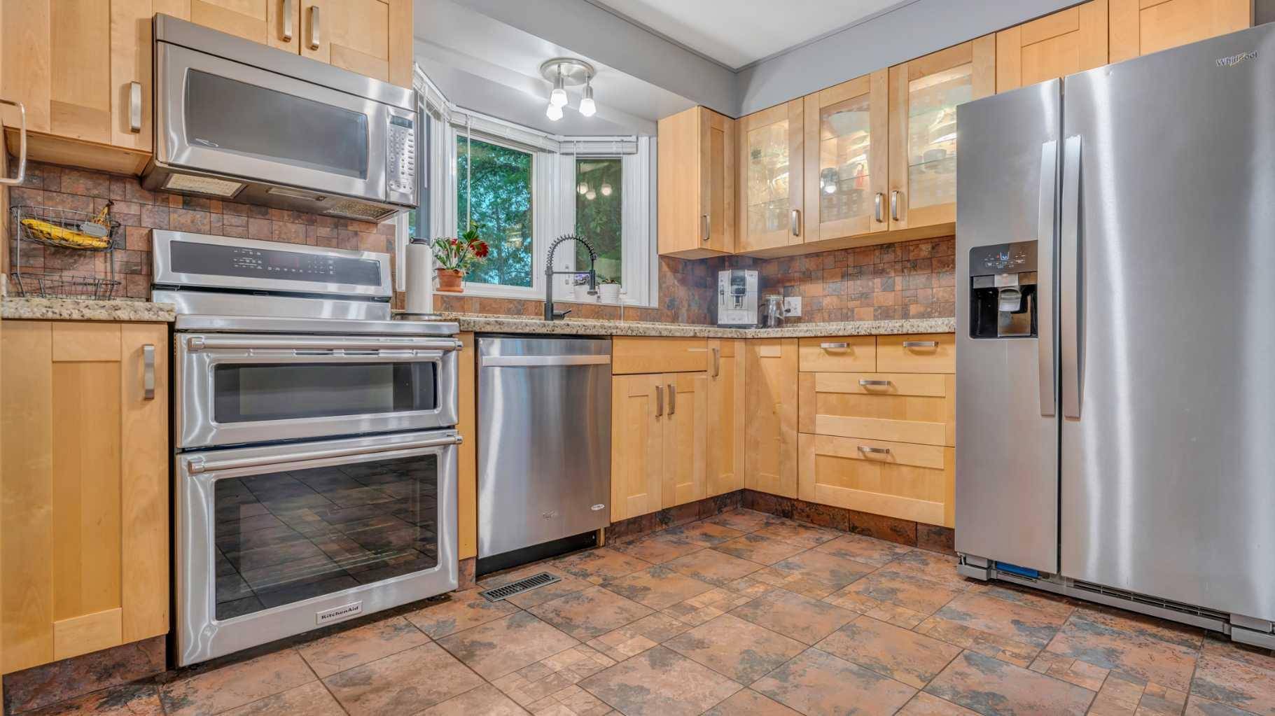 Calgary, AB T3C 0B2,4008 3 AVE SW