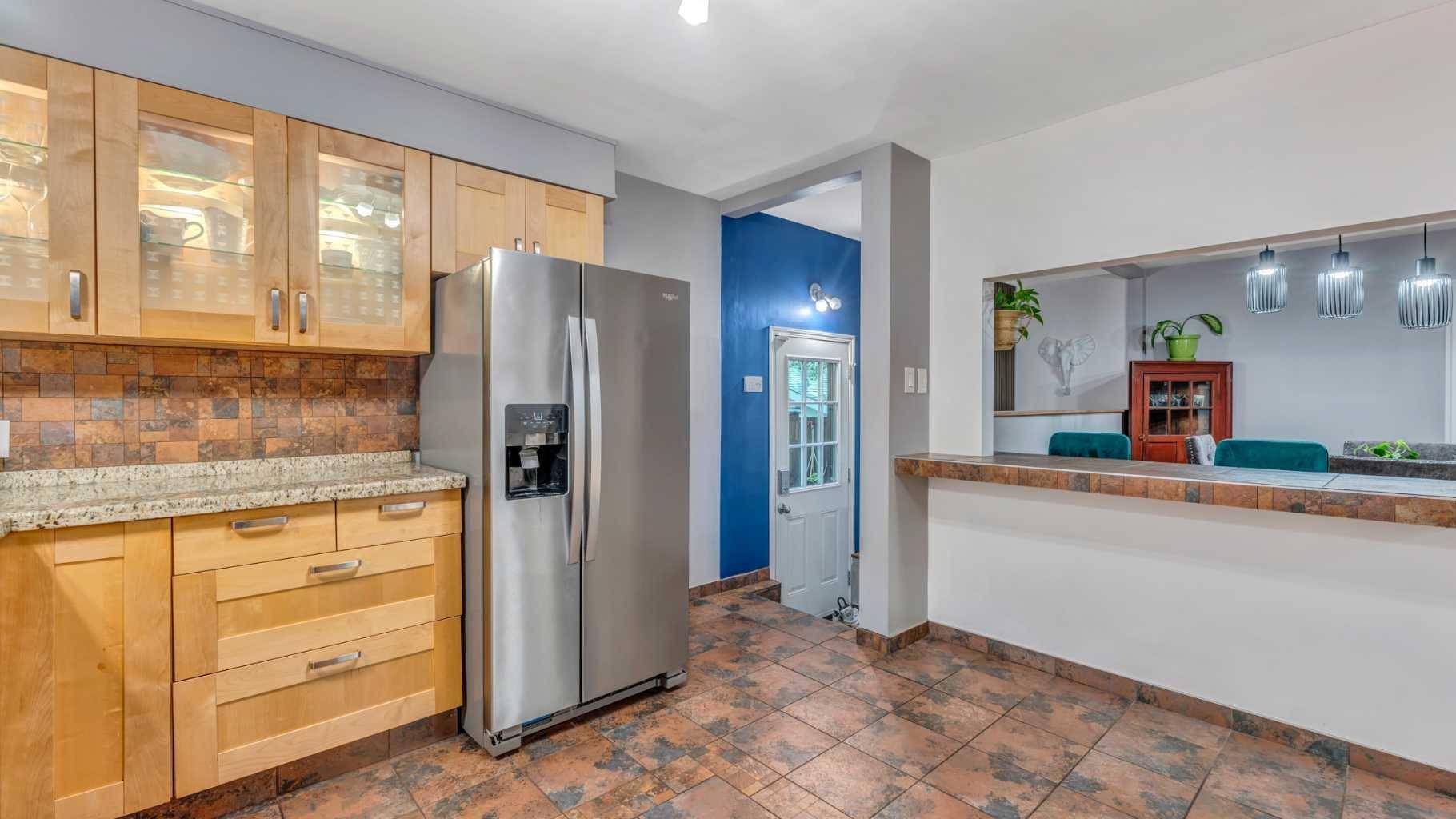 Calgary, AB T3C 0B2,4008 3 AVE SW