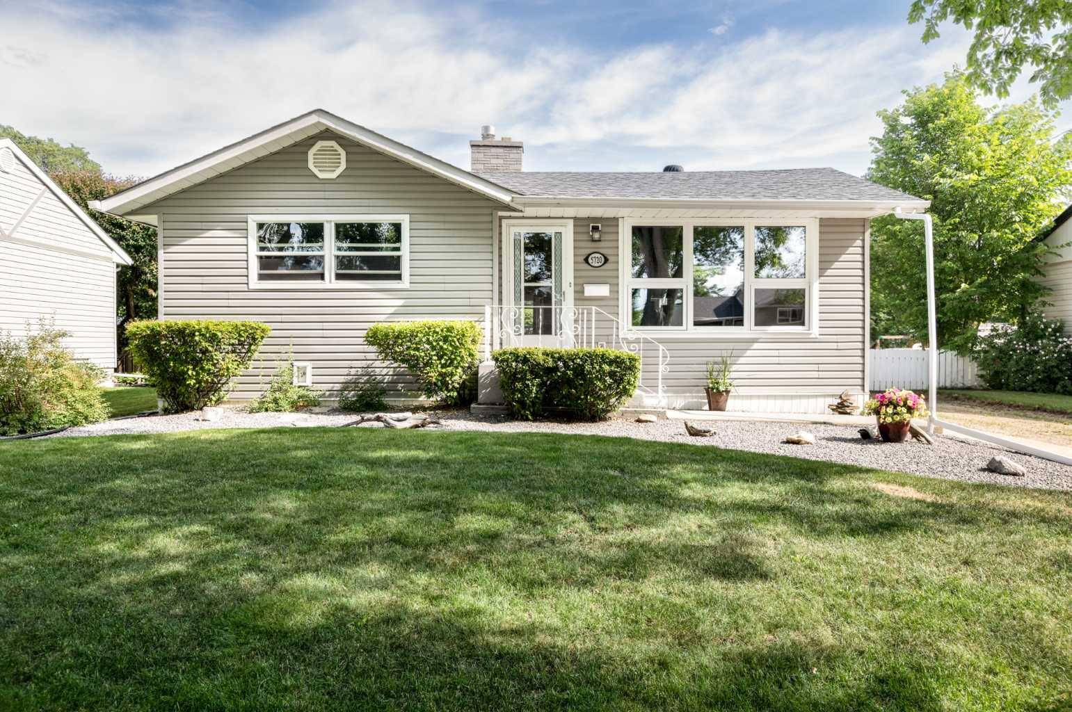 5720 49 AVE,  Lacombe,  AB T4L 1M4