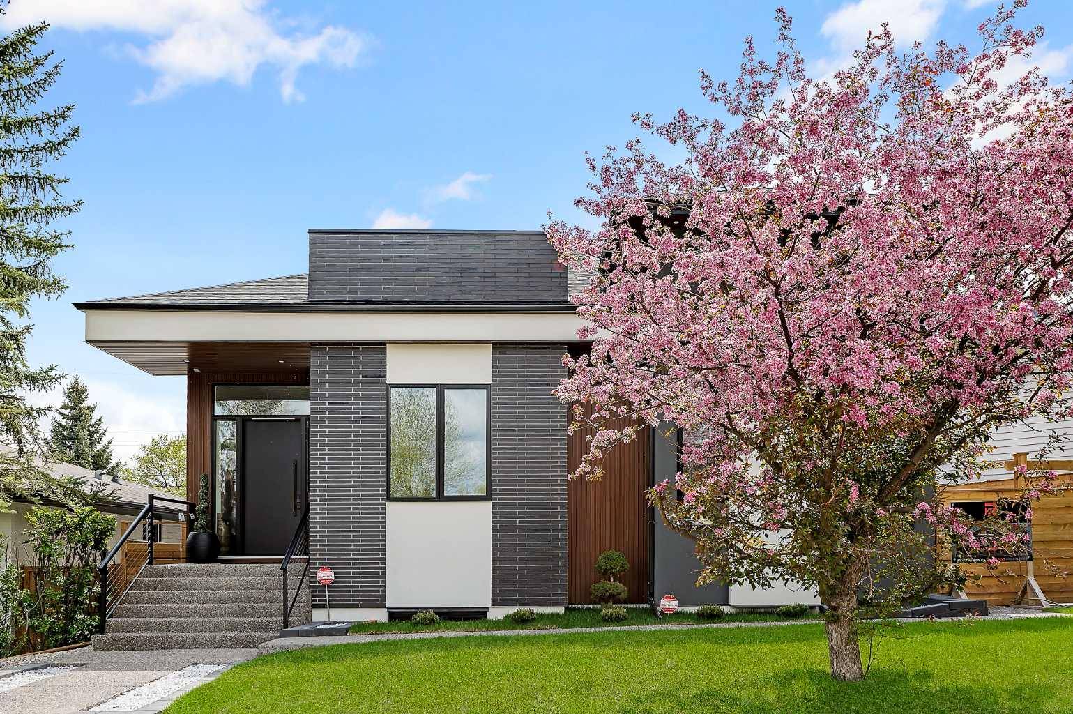 Calgary, AB T2K 0E2,1027 39 AVE Northwest