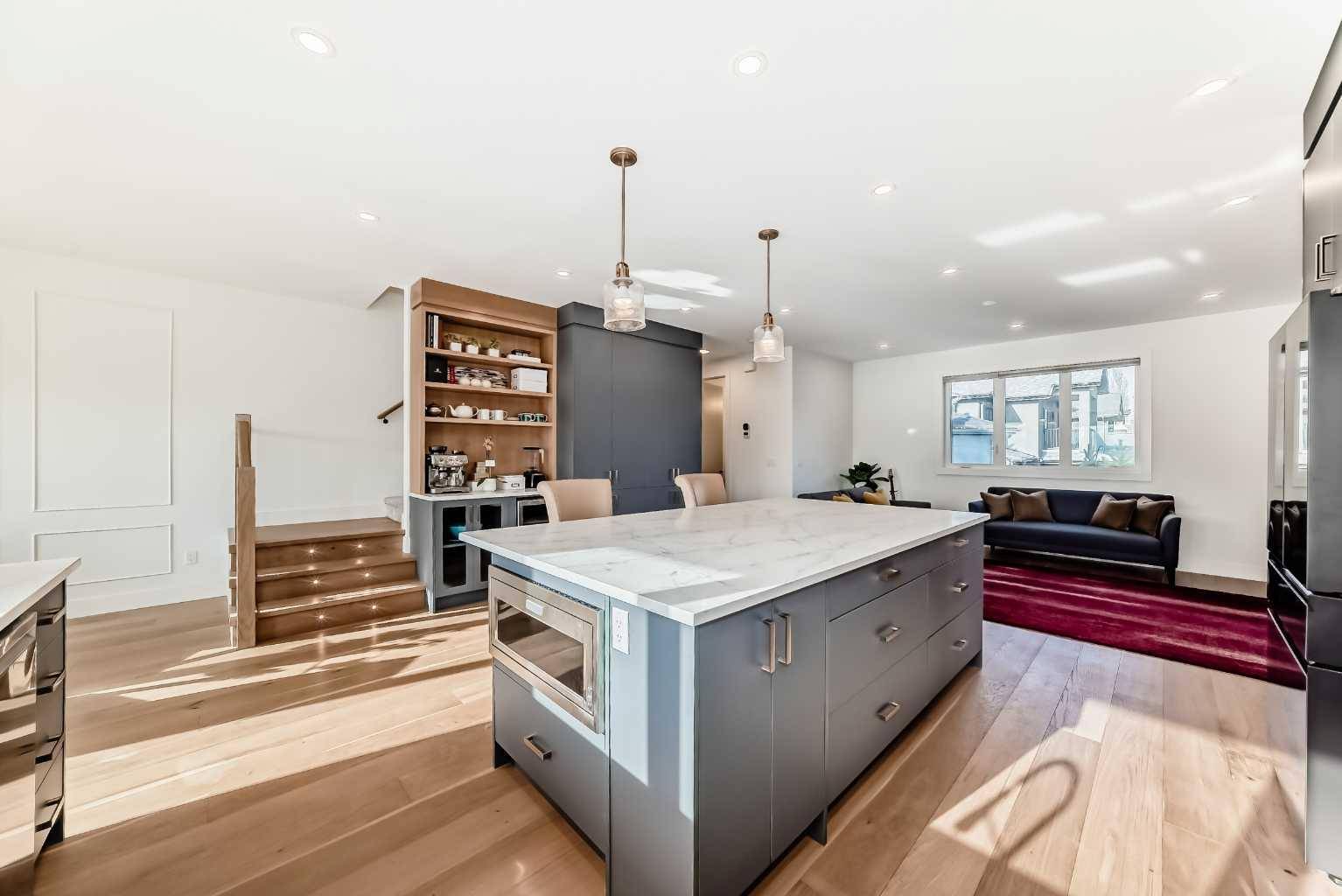 Calgary, AB T2N4J7,307 18 ST NW