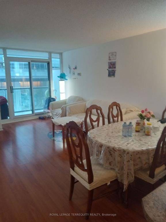 Toronto C01, ON M5J 3A4,30 Grand Trunk CRES #503