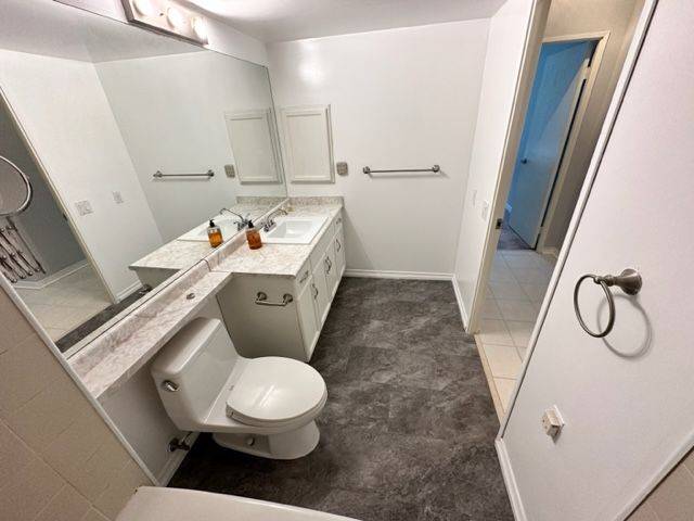 Toronto C11, ON M4H 1P3,11 Thorncliffe Pk DR #103