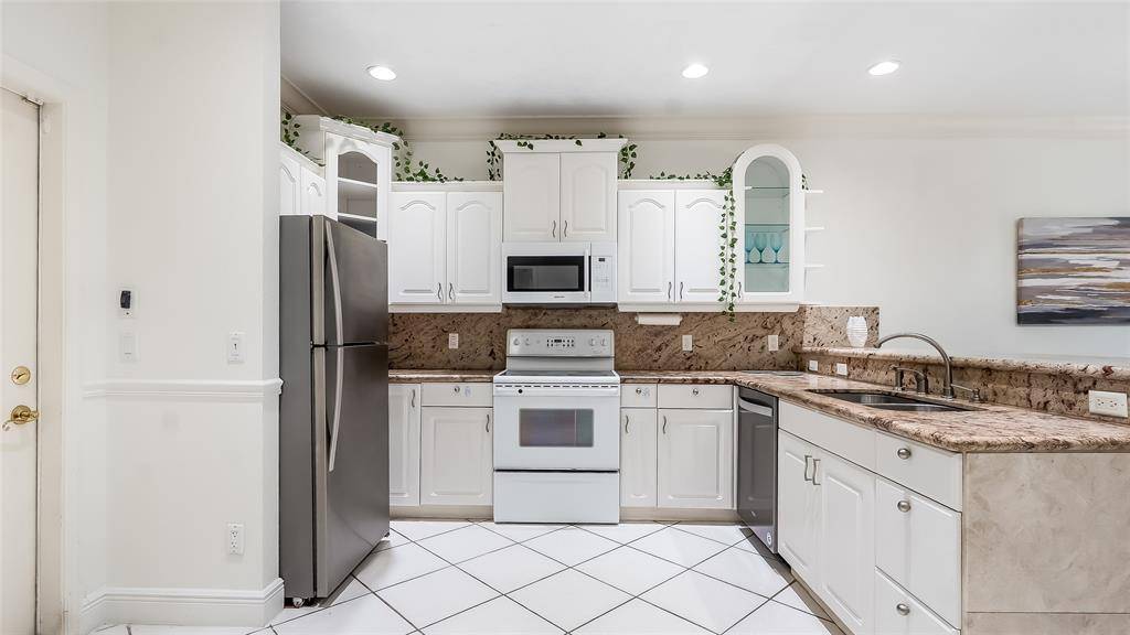 Pompano Beach, FL 33062,512 S Ocean Blvd #512