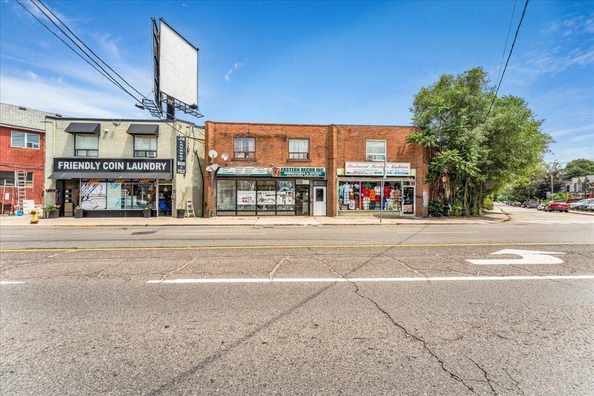 1355 Weston RD, Toronto W04, ON M6M 4R9