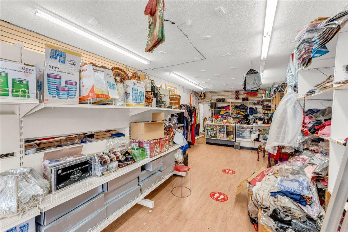 Toronto W04, ON M6M 4R9,1355 Weston RD