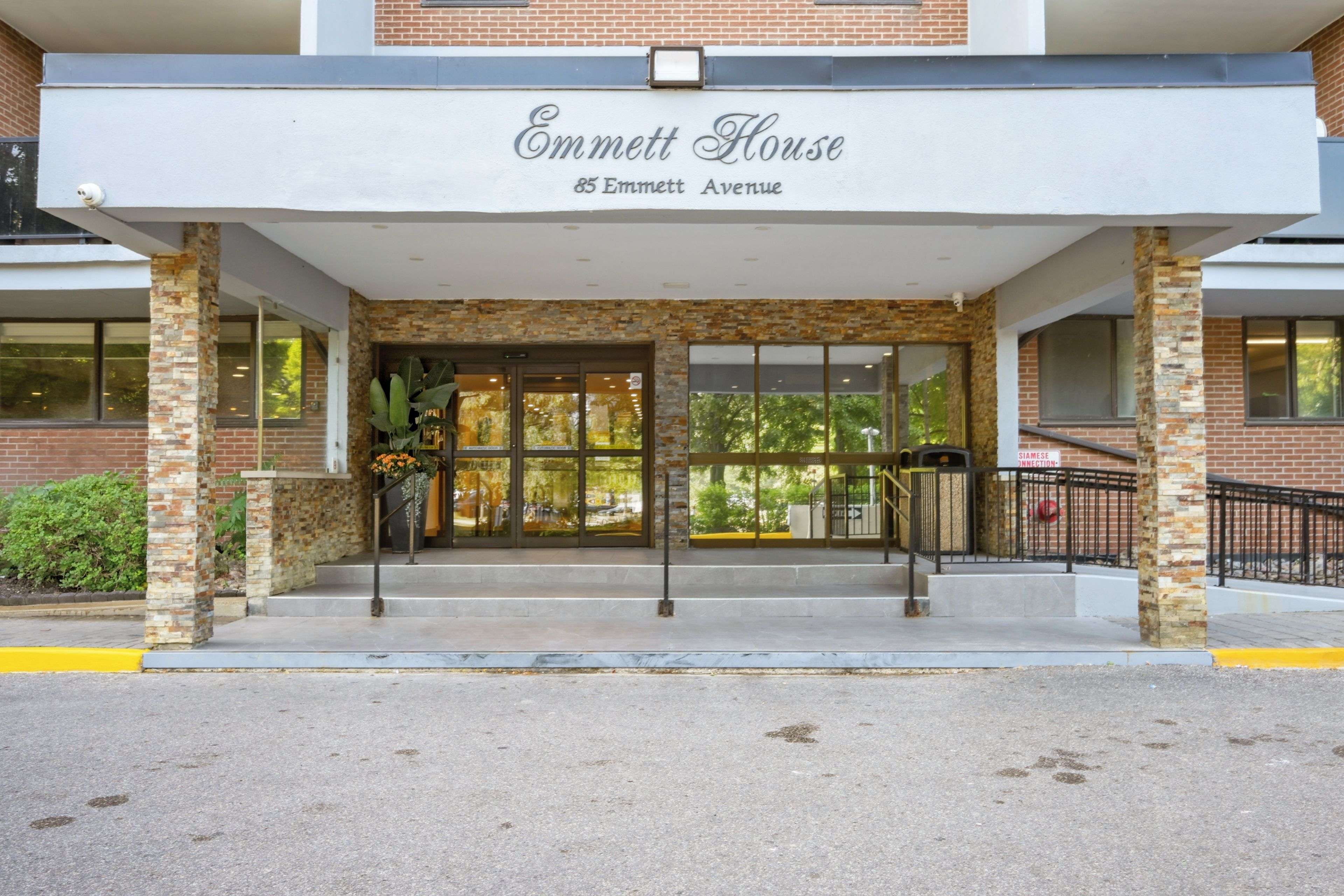 Toronto W04, ON M6M 5A2,85 Emmett AVE #2501