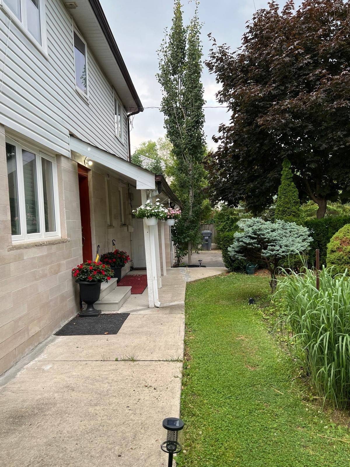 Mississauga, ON L5K 1P1,2451 Loanne DR
