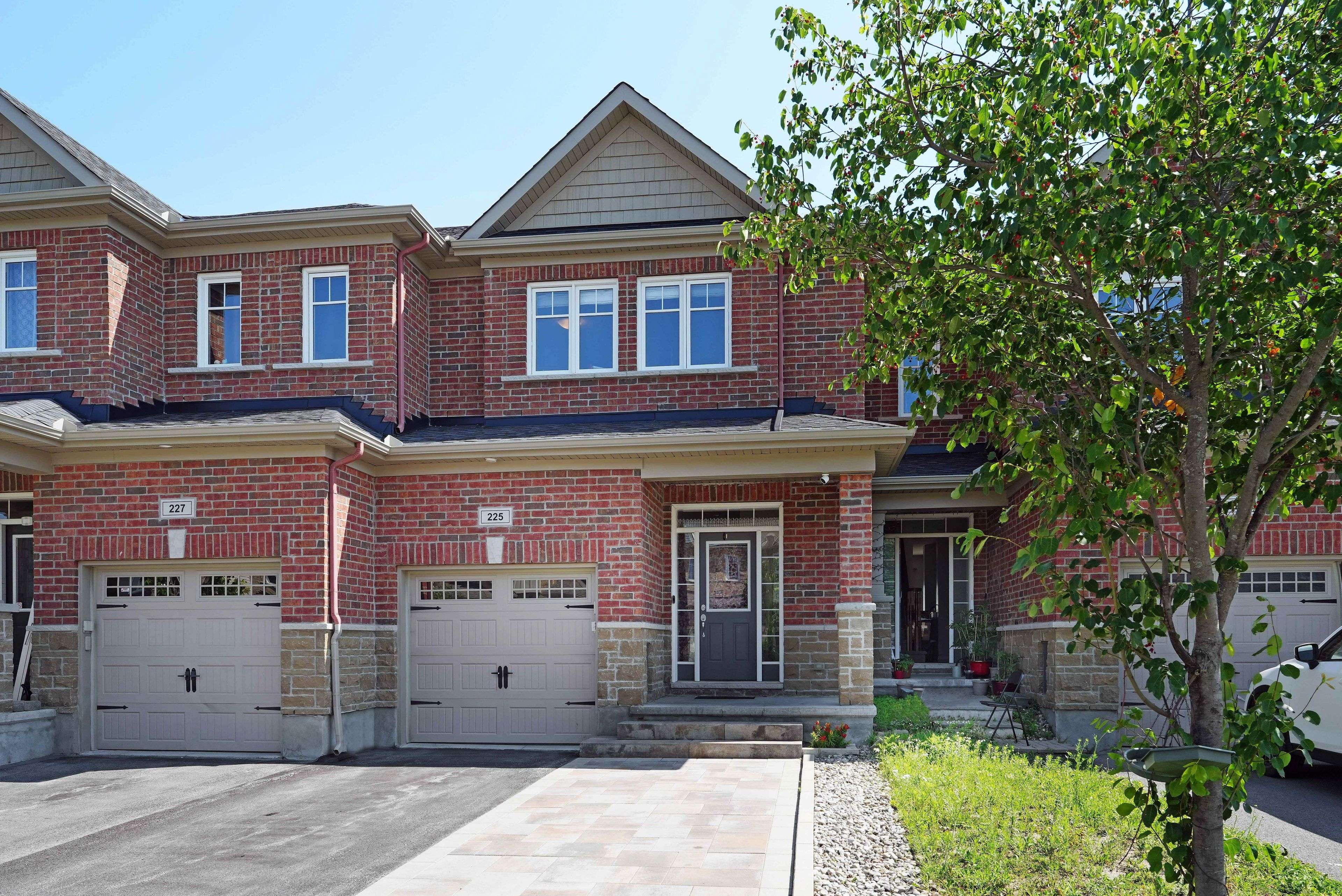 Kanata, ON K2V 0E4,225 Losino CRES