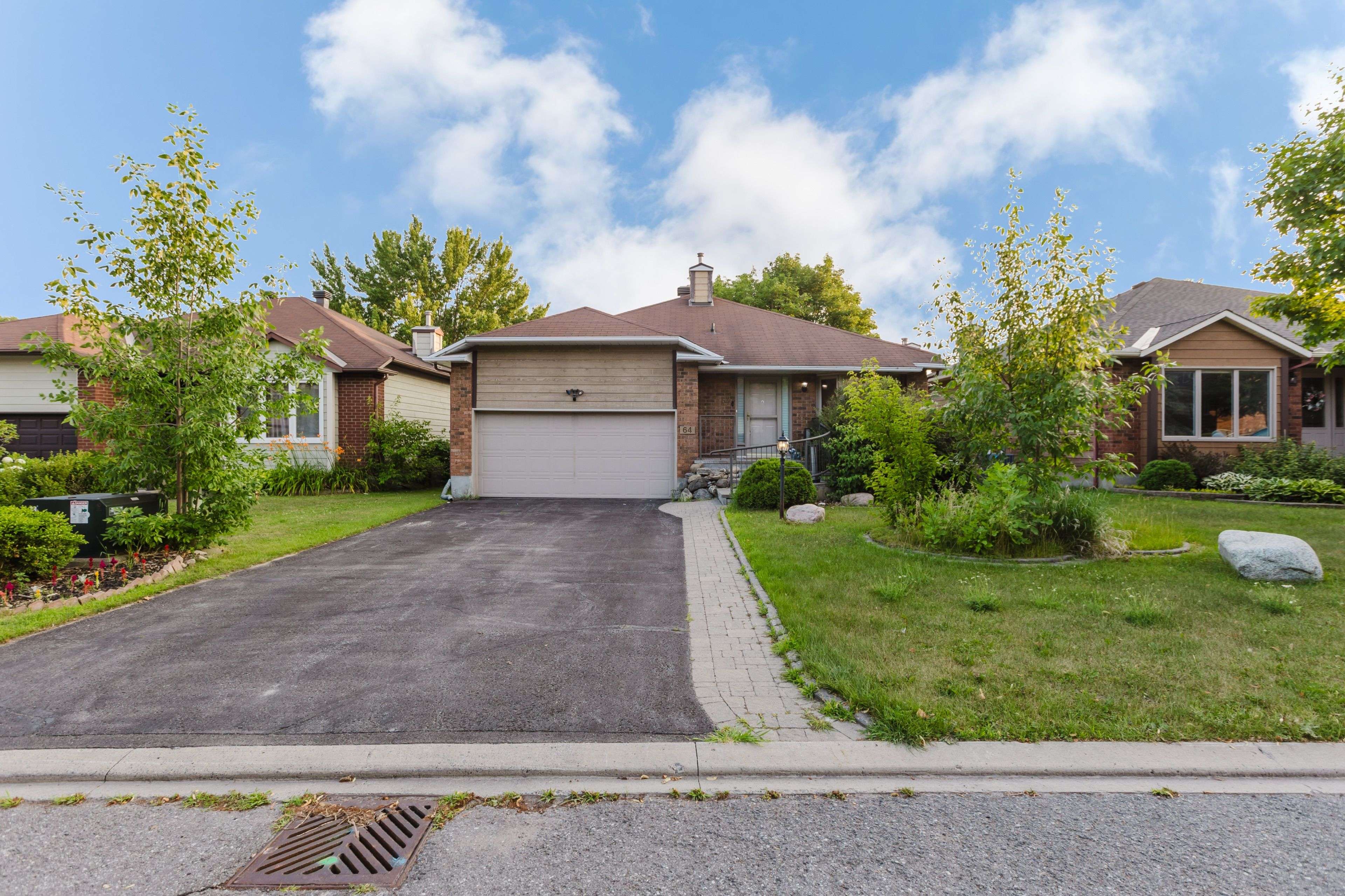 64 Jarlan TER, Kanata, ON K2L 3L3
