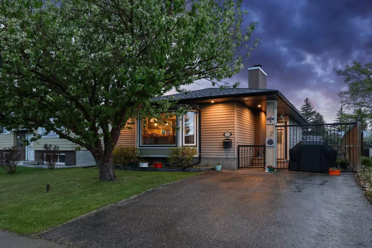 Calgary, AB T1Y1L6,1711 Pinetree CRES NE