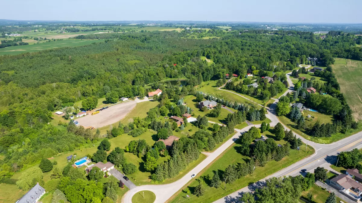 Oshawa, ON L1H 7K4,53 Snow Ridge CT