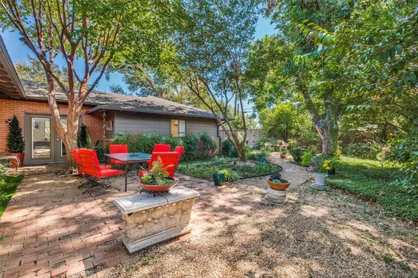 Dallas, TX 75225,6834 Deloache