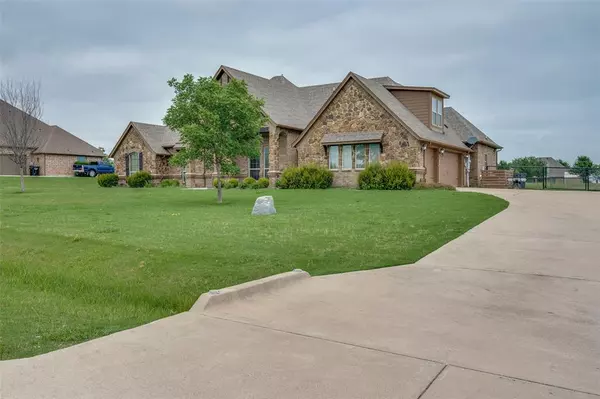 6833 Katie Corral Drive, Fort Worth, TX 76126