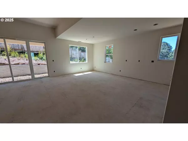 Newberg, OR 97132,996 E RORK CT