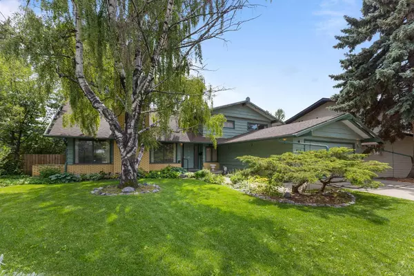 Calgary, AB T2J 1N5,427 Willow Grove CRES SE