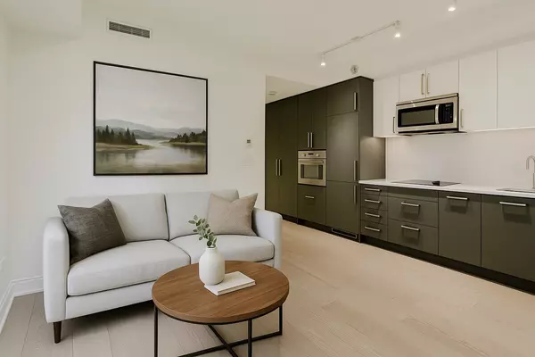 2 Clarendon AVE #117, Toronto C02, ON M4V 1H9