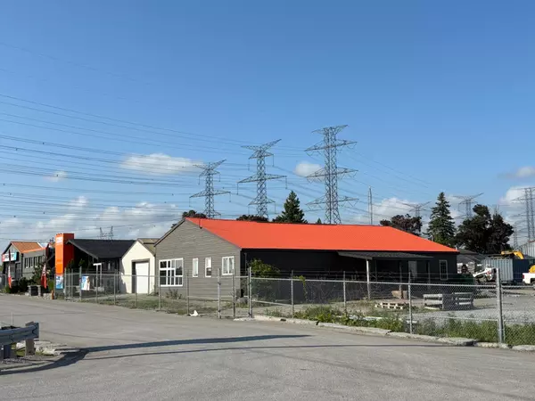 5515 Thickson RD N #4, Whitby, ON L1M 1X1