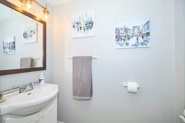 Niagara Falls, ON L2E 0A1,6263 Valley WAY #4