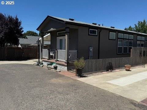 1200 SHERATON DR #4, Eugene, OR 97401