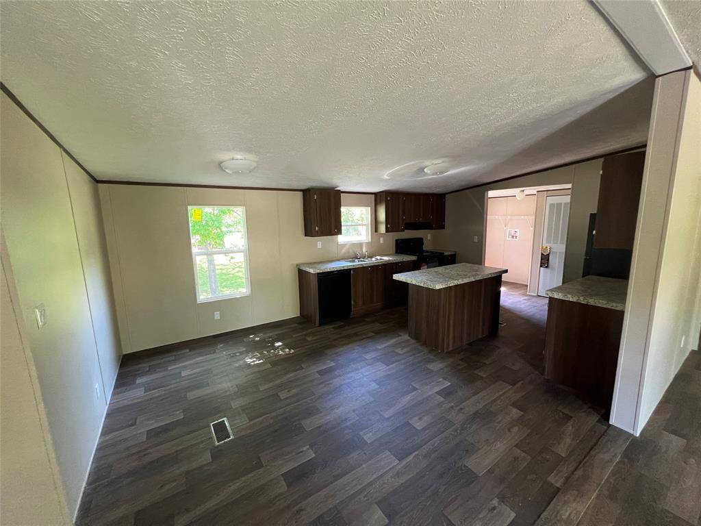 Granbury, TX 76048,904 Pawnee Trail