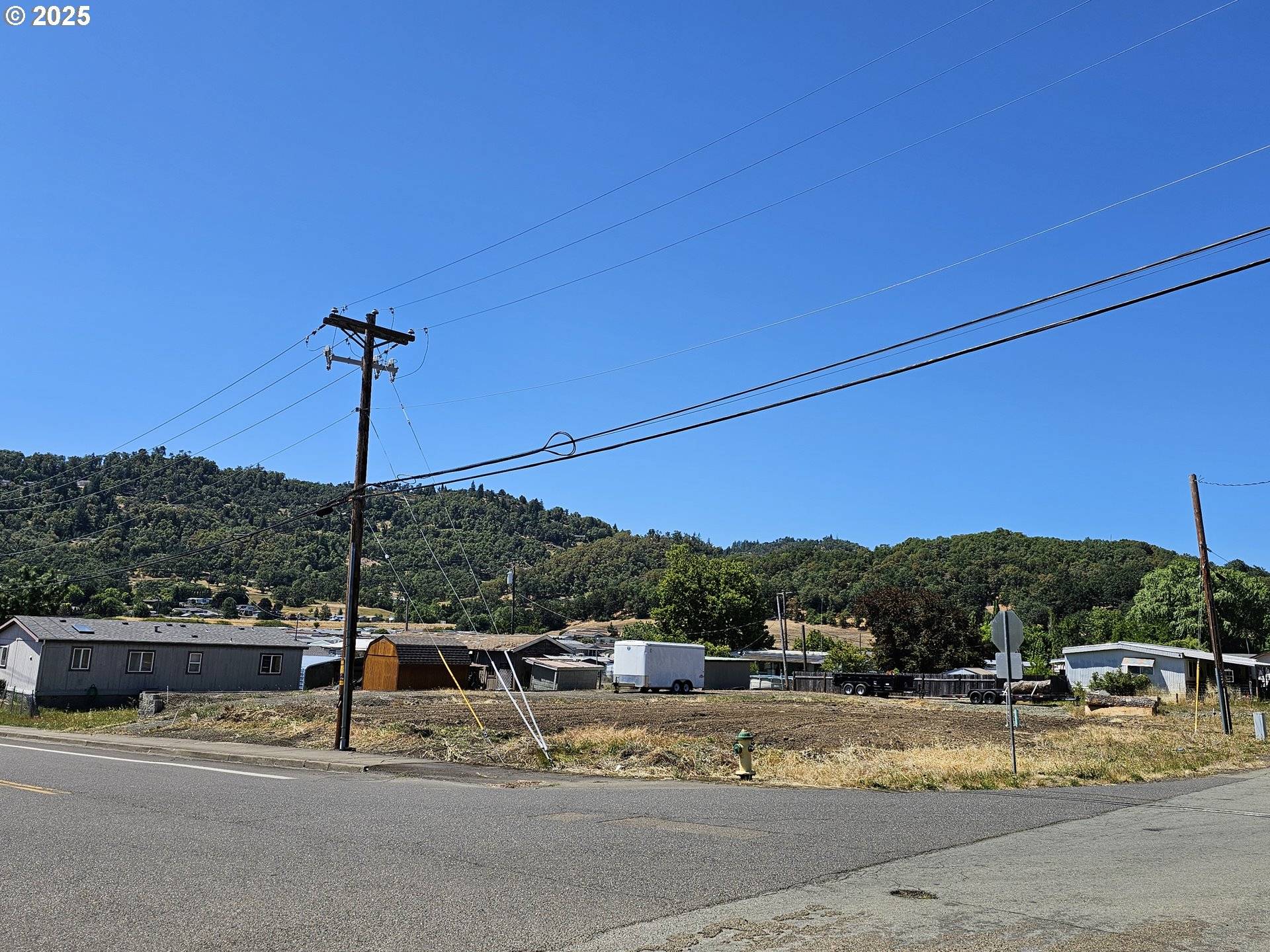 3598 HOOKER RD, Roseburg, OR 97470