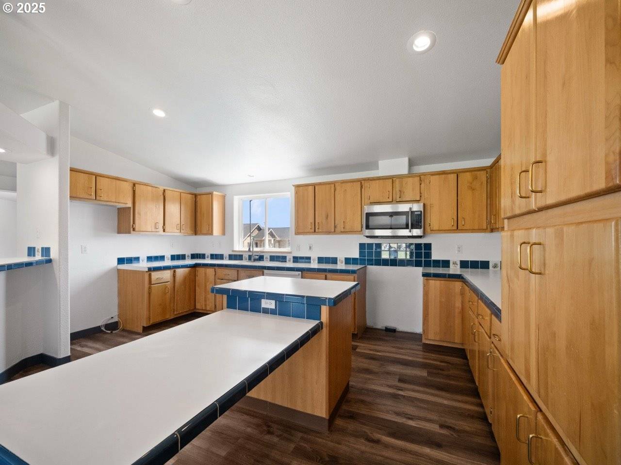 La Grande, OR 97850,208 16TH ST