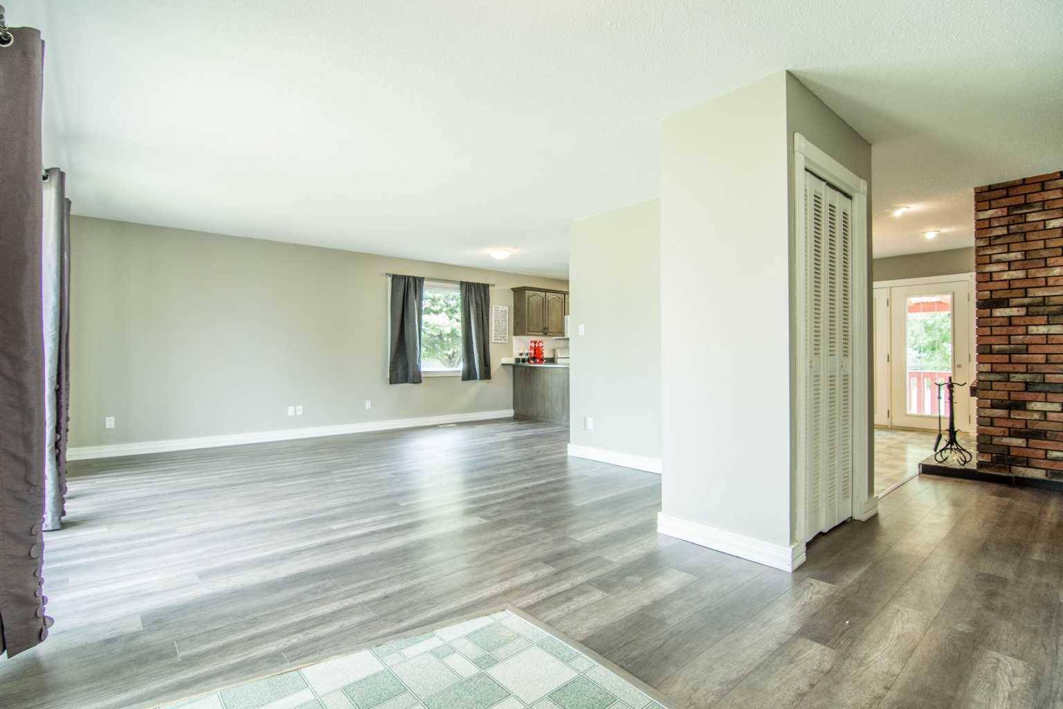 Grande Prairie, AB T8V 3S5,9823 80 AVE