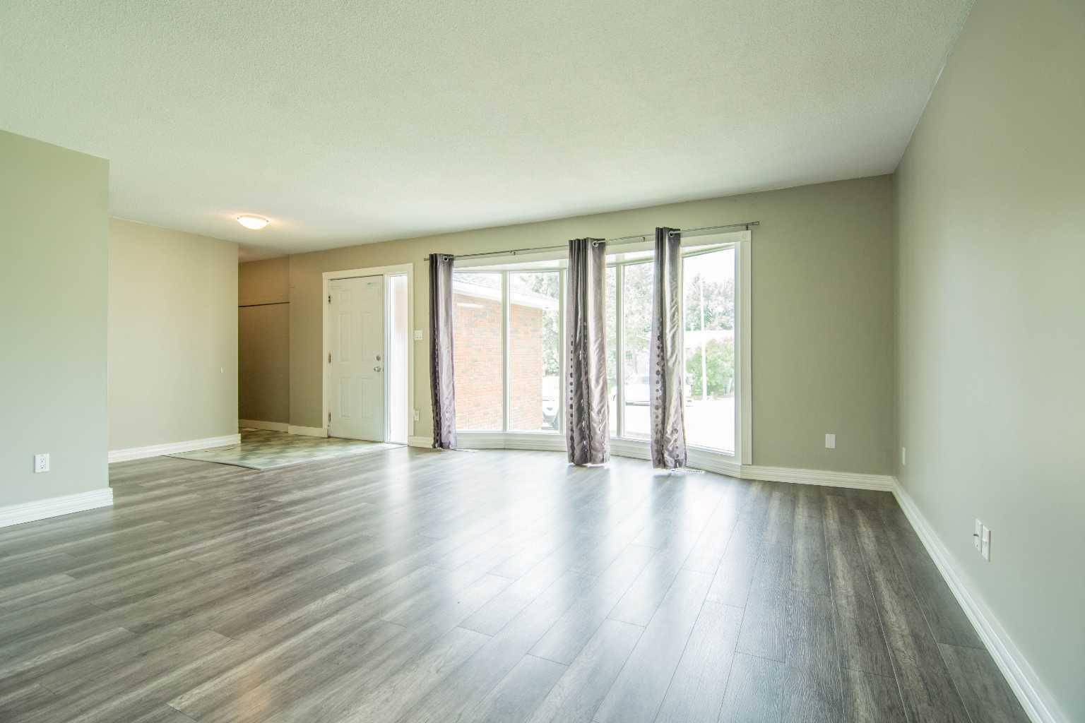 Grande Prairie, AB T8V 3S5,9823 80 AVE