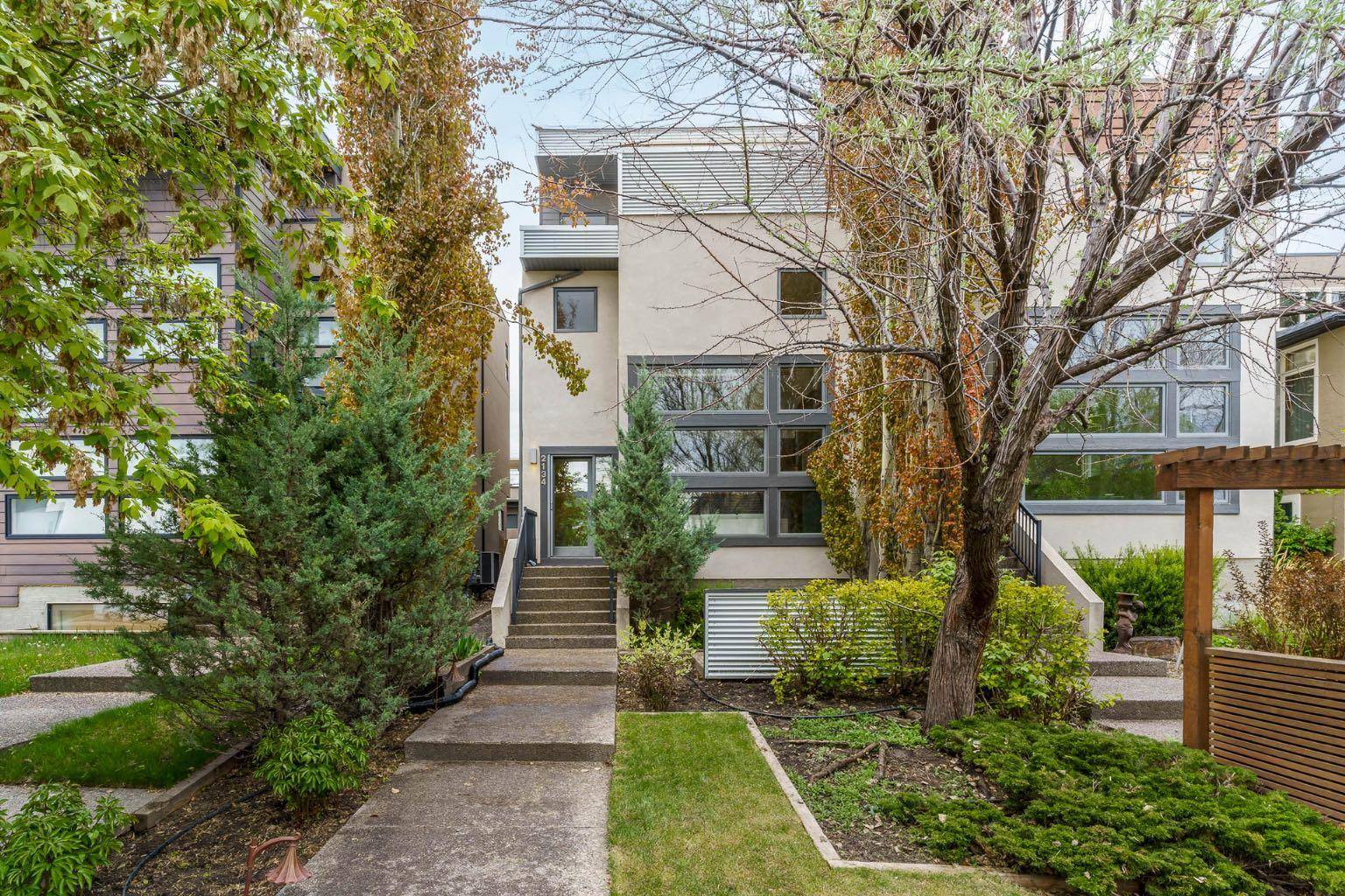 2134 30 AVE SW, Calgary, AB T2T 1R4