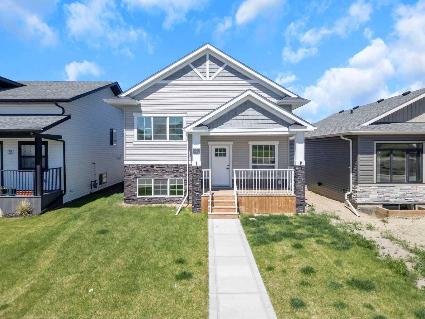 9 IAN WAY, Sylvan Lake, AB T4S 0W5