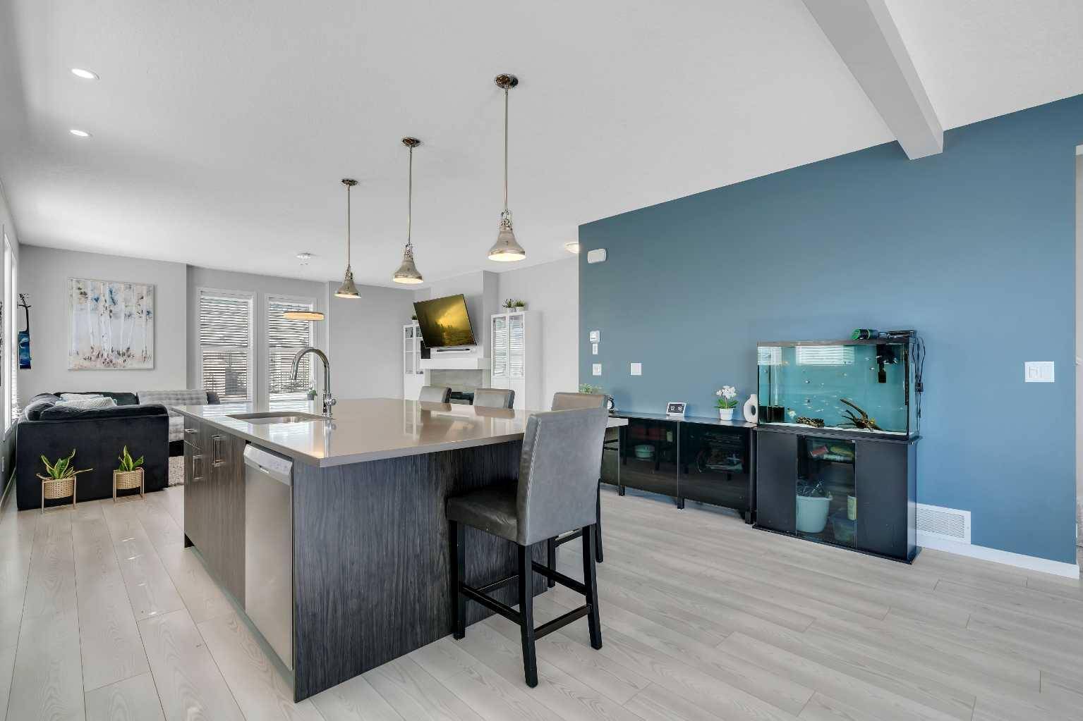 Airdrie, AB T4B 5C3,308 South Point SQ SW