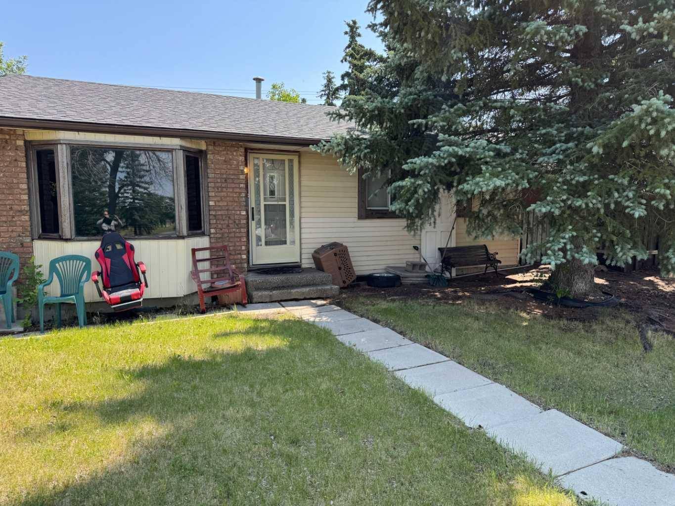 Calgary, AB T2A 5P8,6060 Madigan DR NE