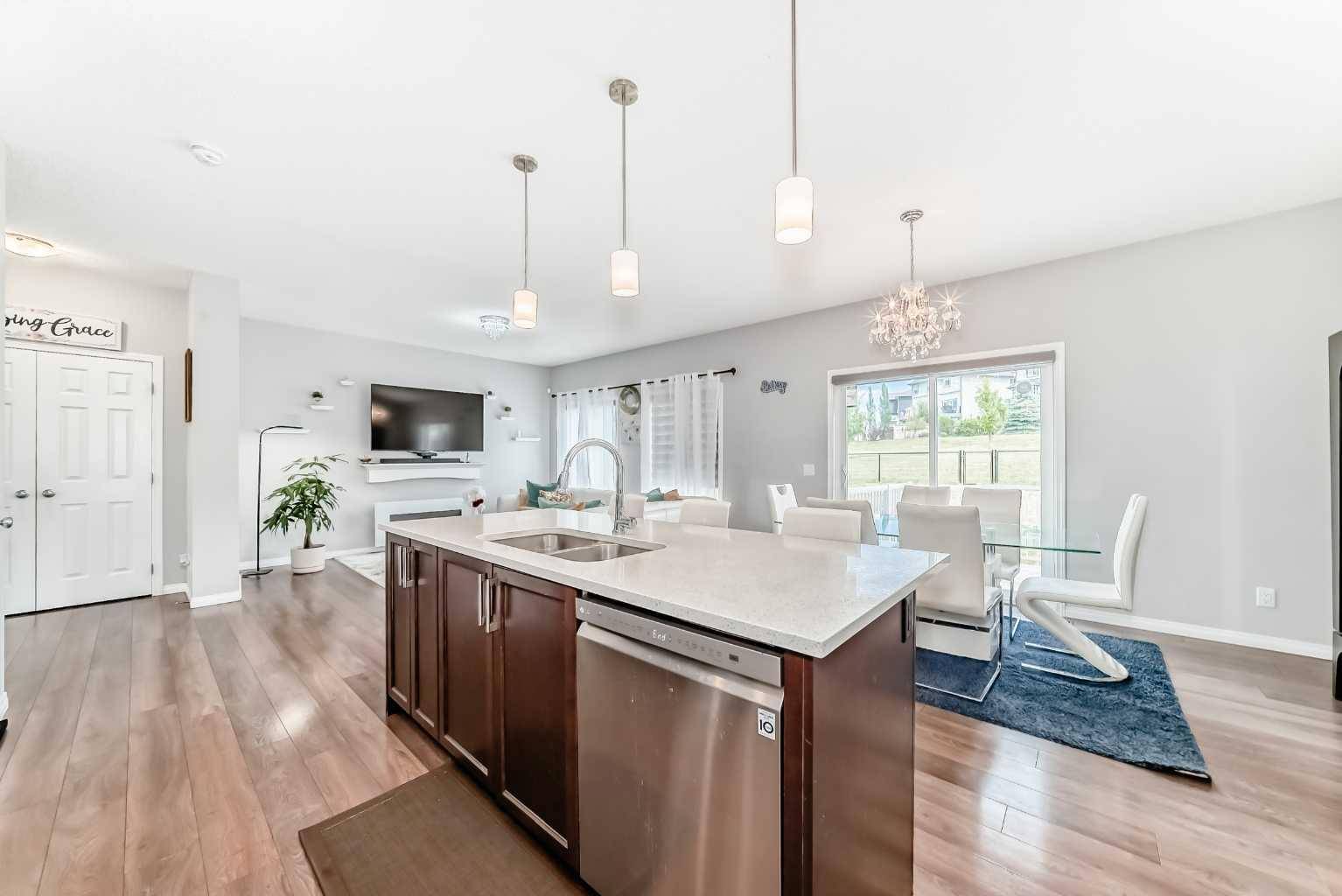 Airdrie, AB T4B 4J8,24 Hillcrest AVE SW