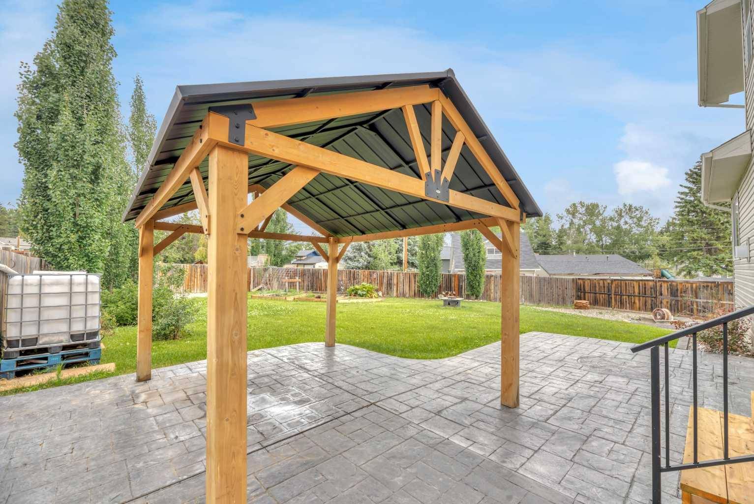 Diamond Valley, AB T0L2A0,318 McLeod CRES