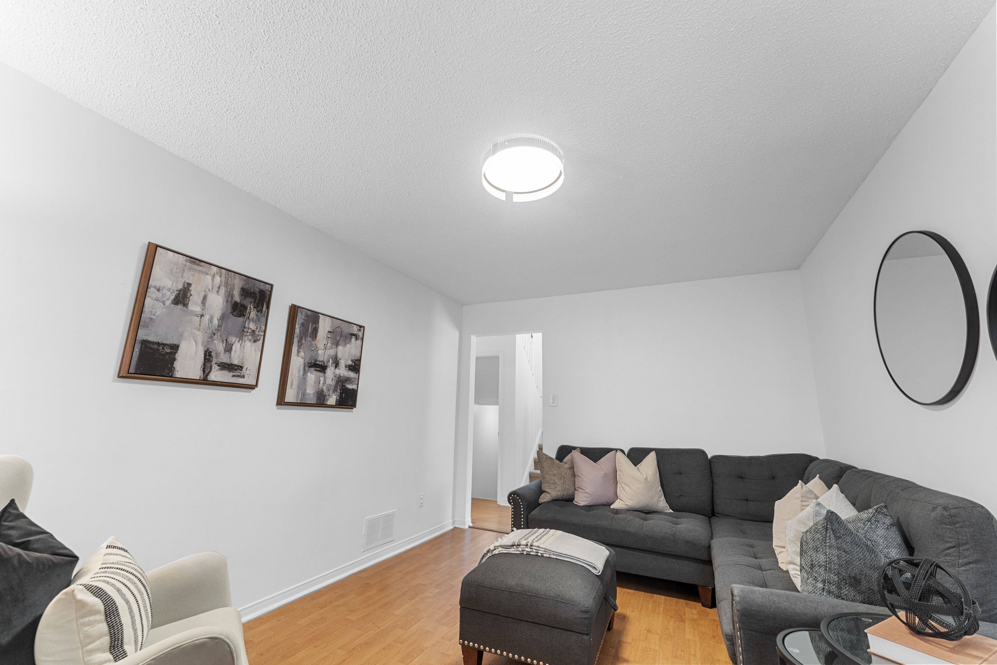 Whitby, ON L1N 8E2,7 Long DR
