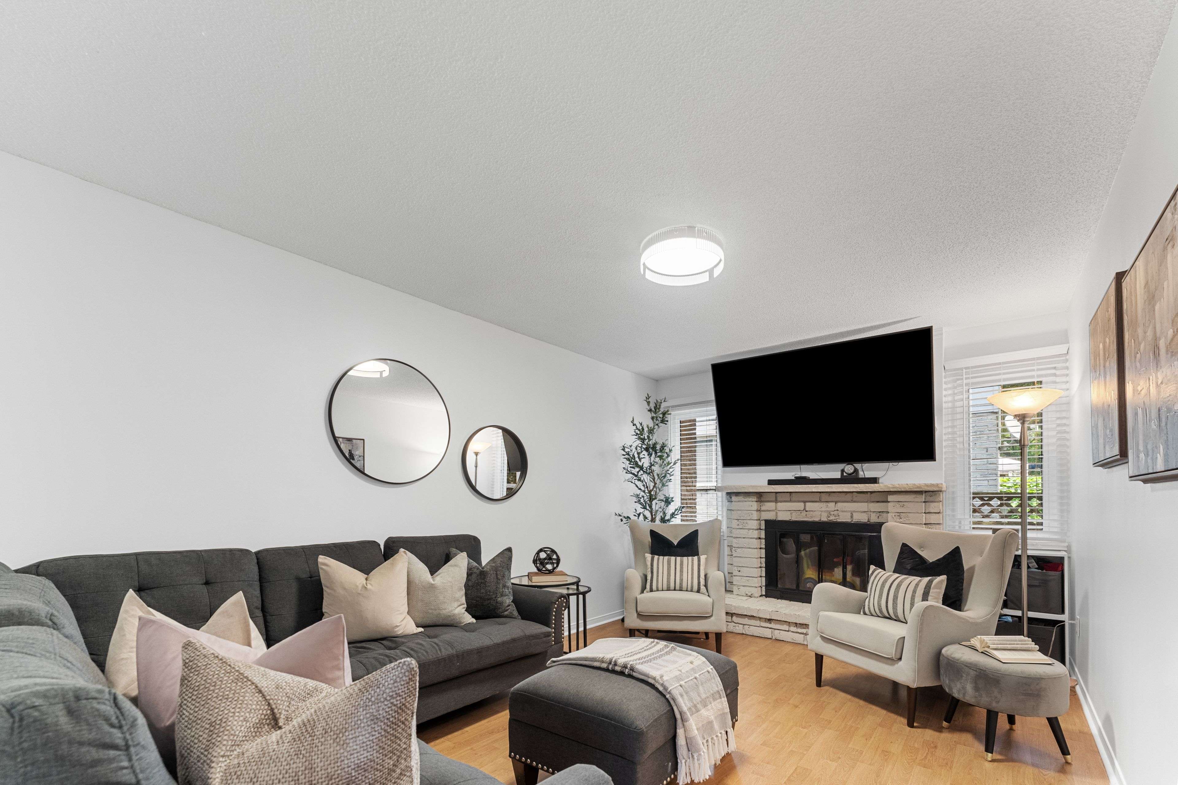 Whitby, ON L1N 8E2,7 Long DR