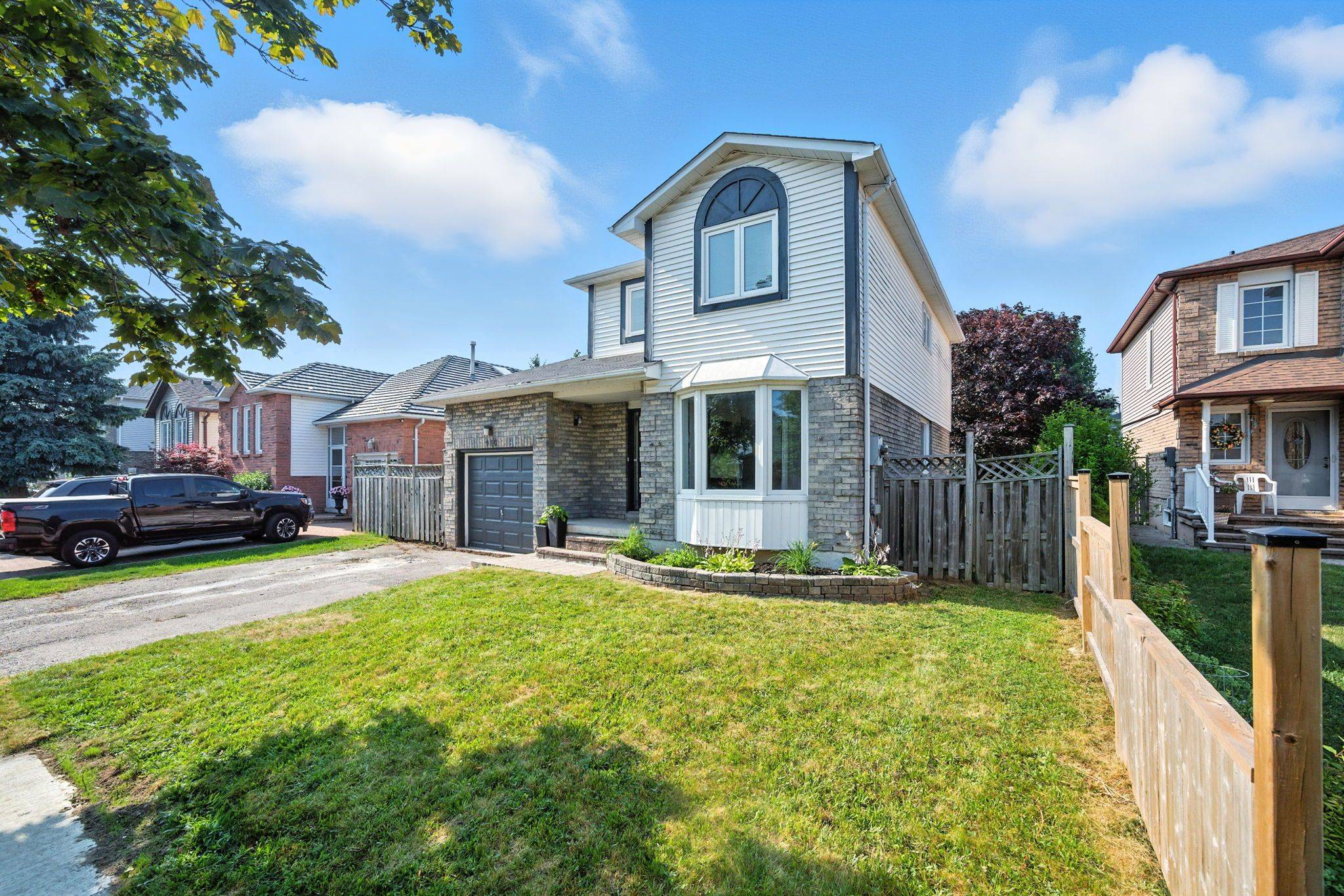 Oshawa, ON L1J 8K4,910 Renaissance DR