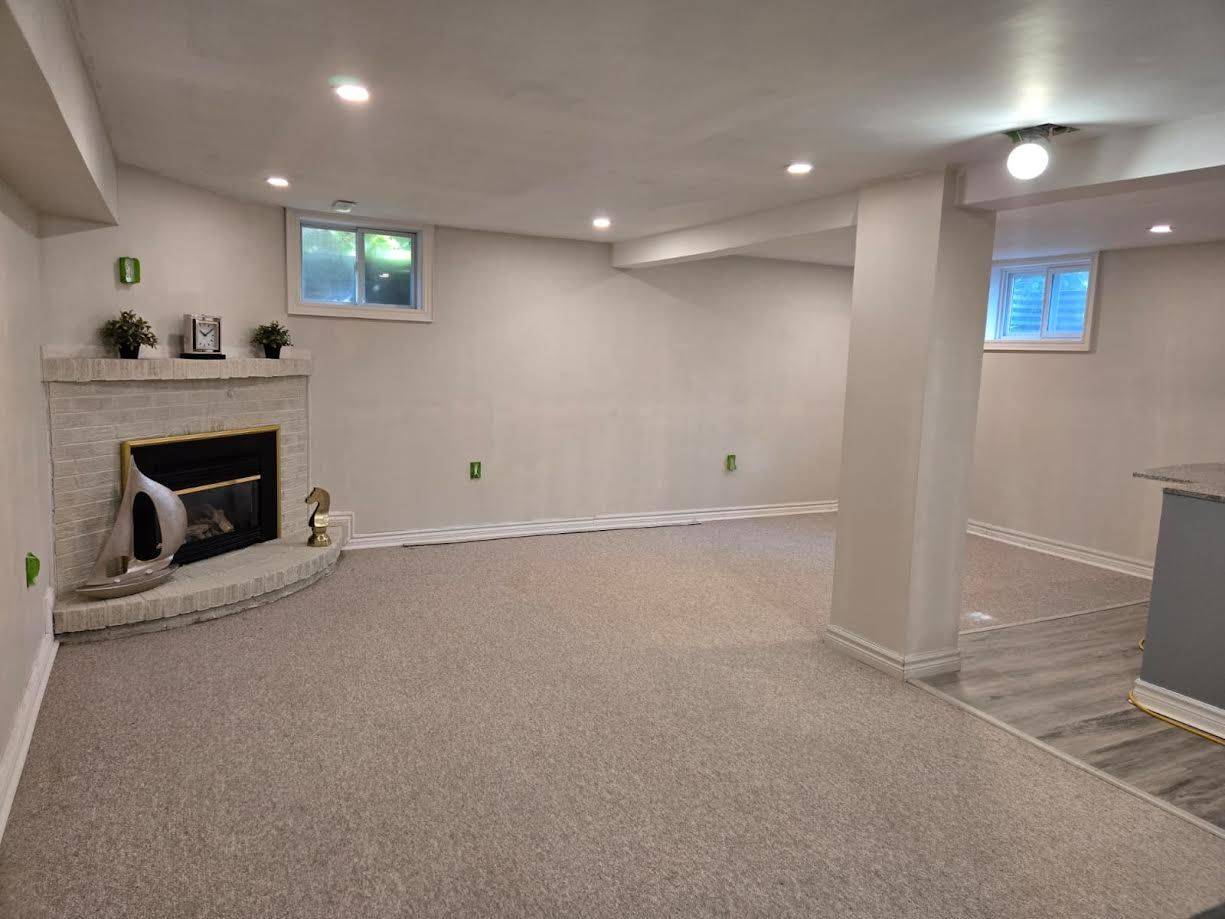 140 Woodpark PL #Bsmt, Newmarket, ON L3Y 3P6