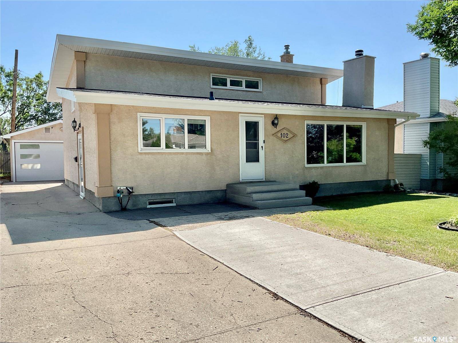102 MCINNIS CRESCENT, Regina, SK S4R 3E8