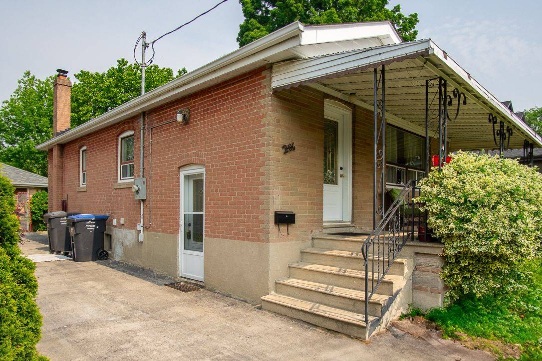 206 Queen ST W #Lower, Mississauga, ON L5H 1L6