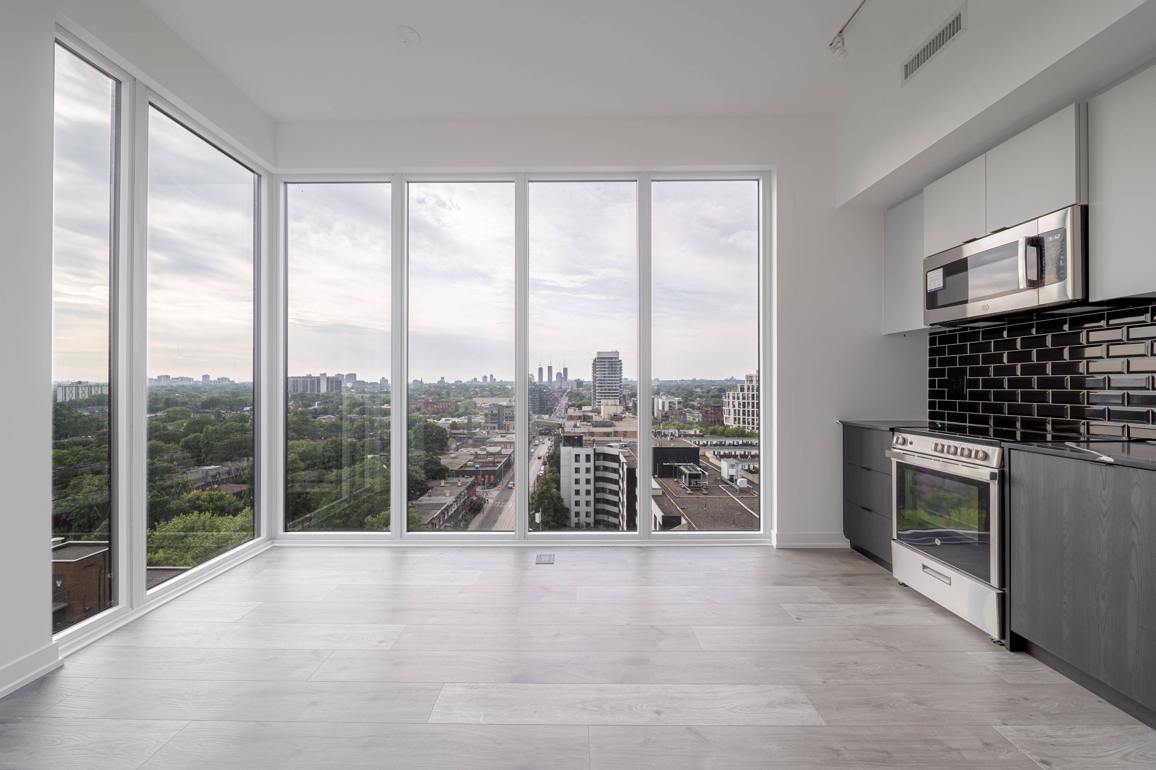 Toronto W01, ON M6K 0J2,285 Dufferin ST #1124