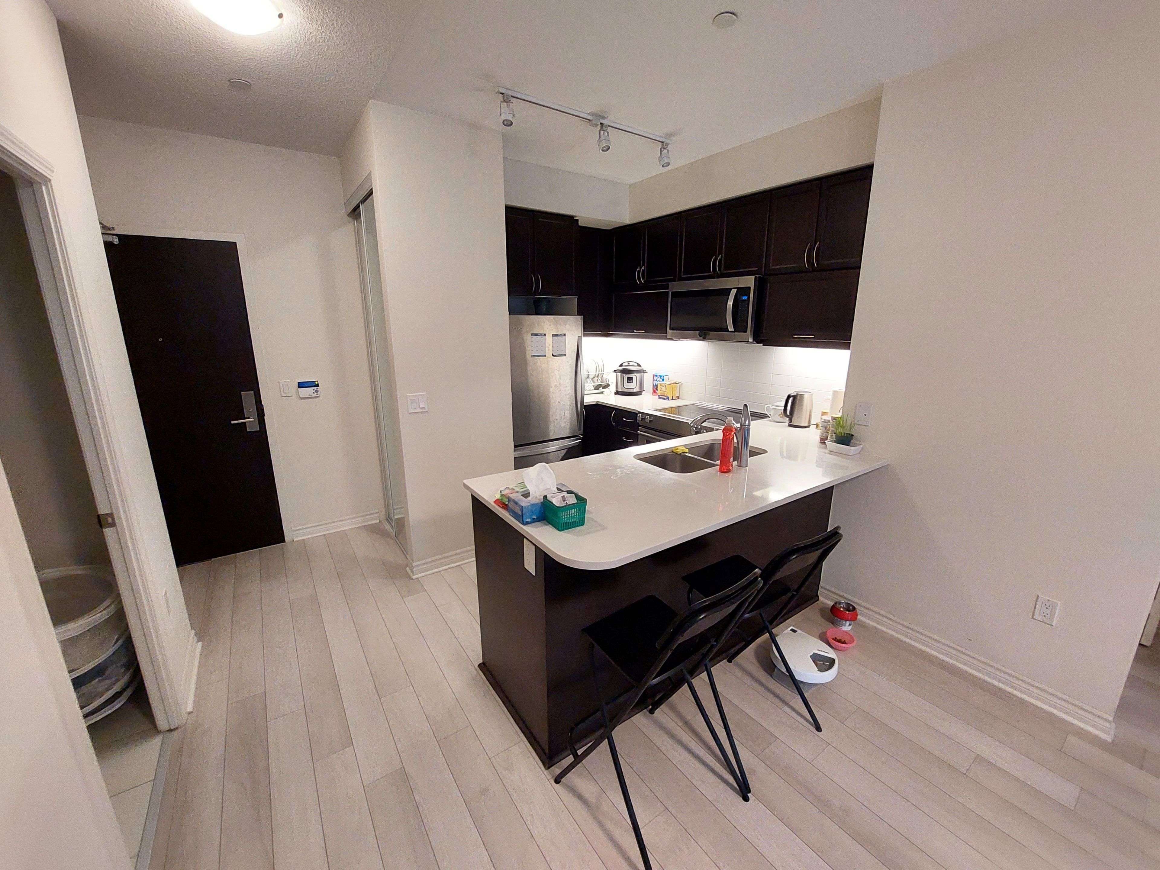 Toronto W06, ON M8V 0H1,39 Annie Craig DR #422